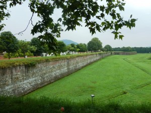 Lucca. Stadtmauer