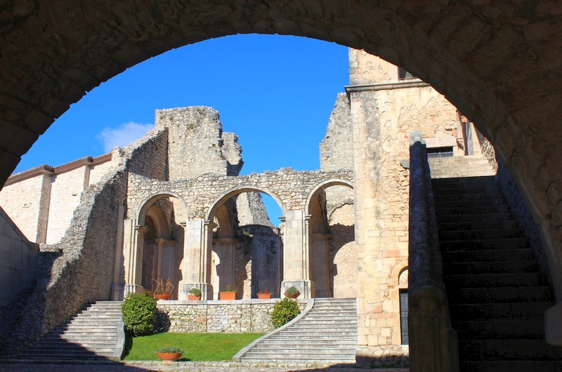 Irpinia: heilige und unheilige Stätten