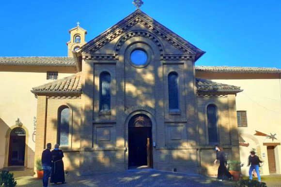 Bellegra, das Kloster des Heiligen Franziskus und die Höhlen von Arco