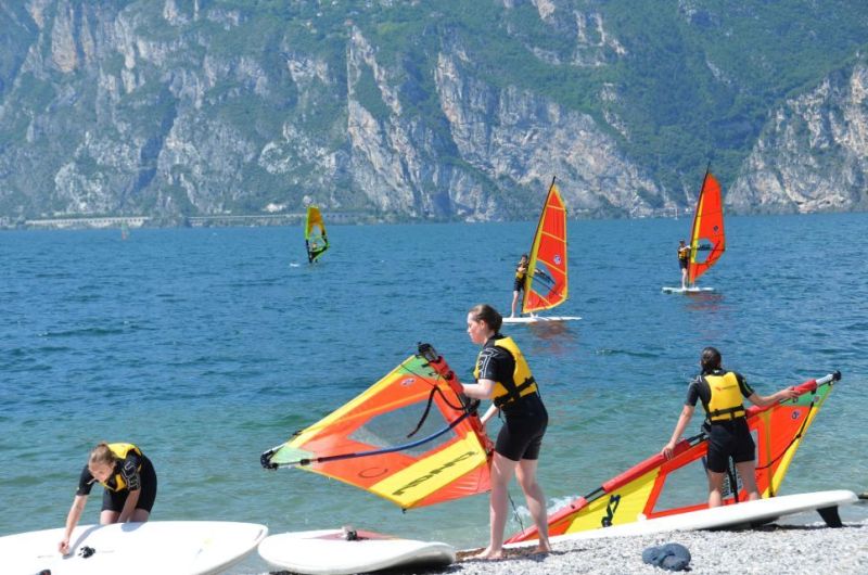 Torbole: Windsurf am Gardasee