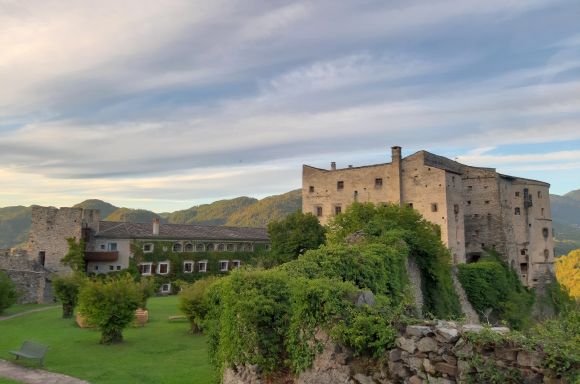 Trentino: Burgen und Gruselgeschichten