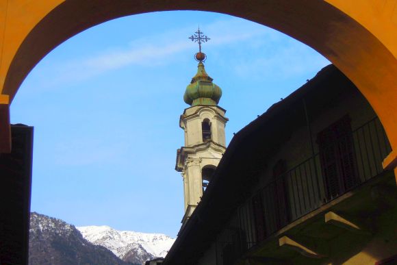 Chiavenna, eingerahmt von den Bergen des gleichnamigen Tals