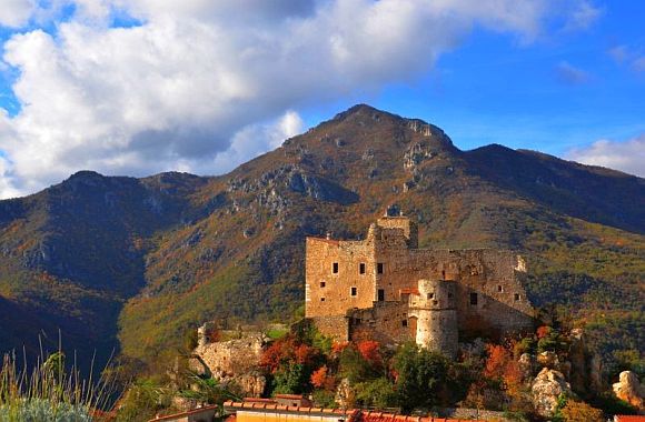 Italien neu entdecken: Das Neva Tal, antike Burgen und Natur