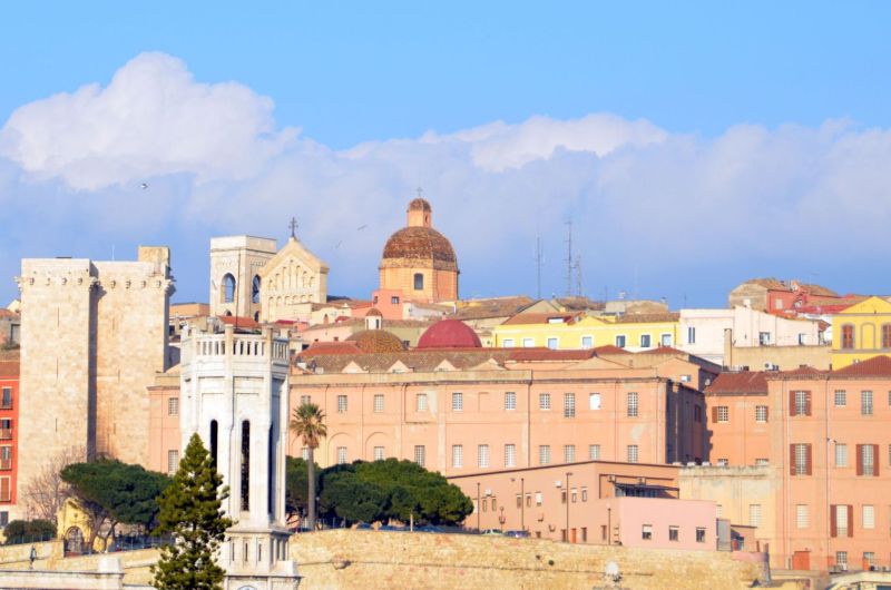 Sardinien: Der erste Stein und der Himmel