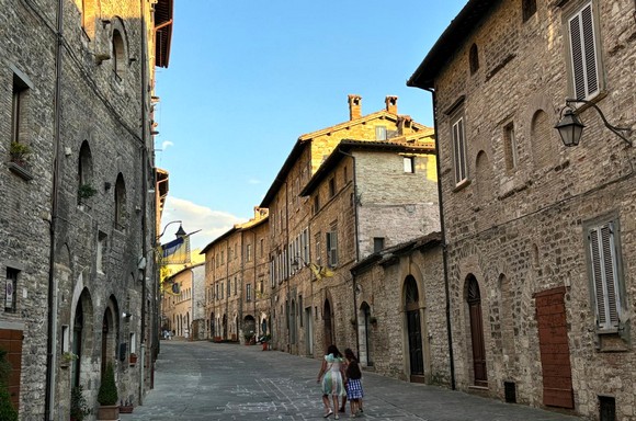 Gubbio: Die Stadt, die man zu jeder Jahreszeit erleben kann